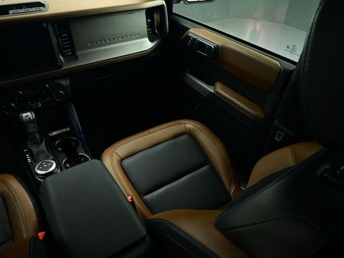 Used 2023 Ford Bronco Outer Banks image 14