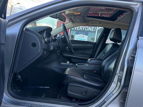 Used 2017 Chrysler 300 C image 16