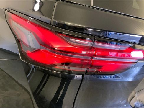 Used 2023 Chevrolet Traverse LT image 28