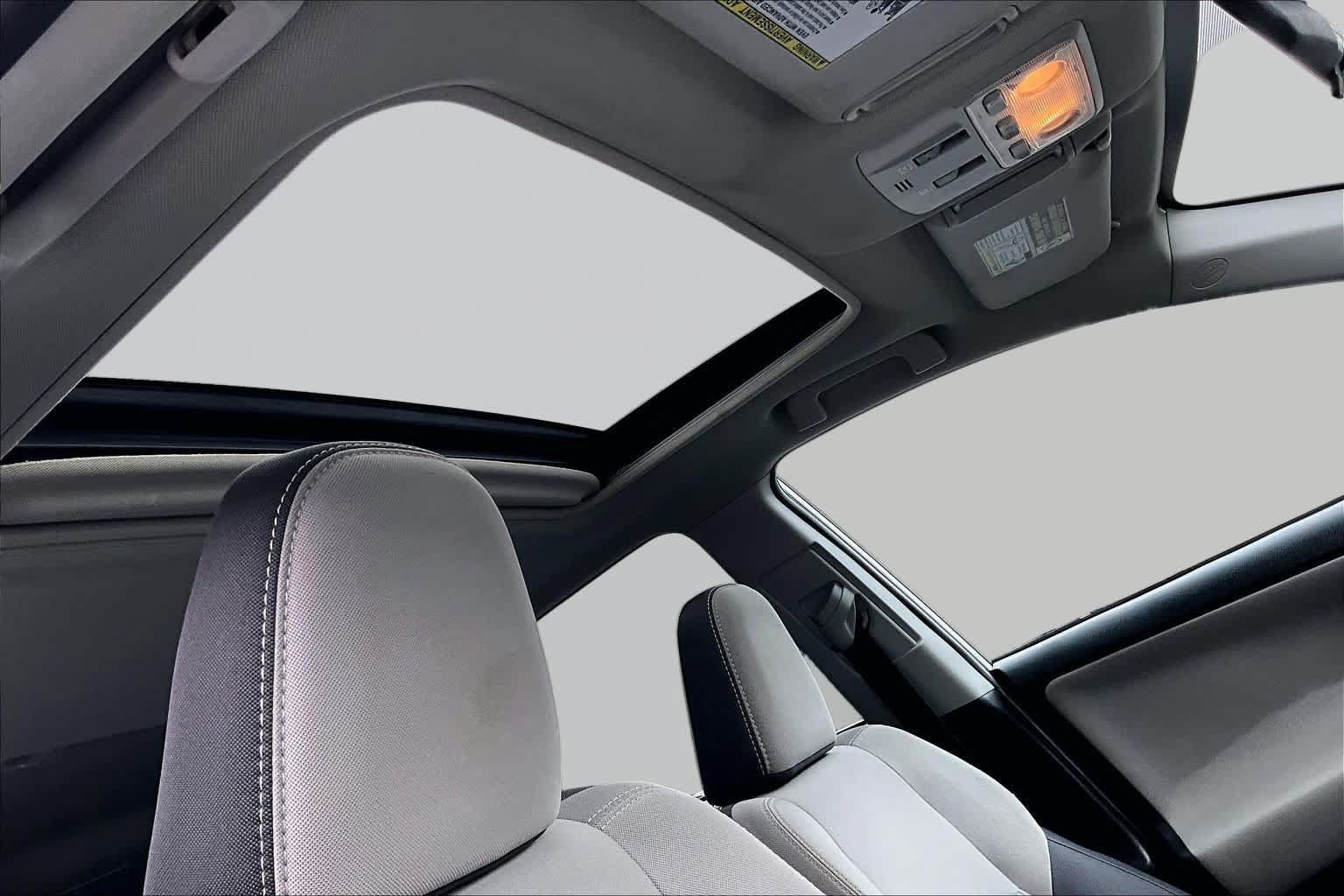 Used 2014 Toyota RAV4 XLE FWD image 14