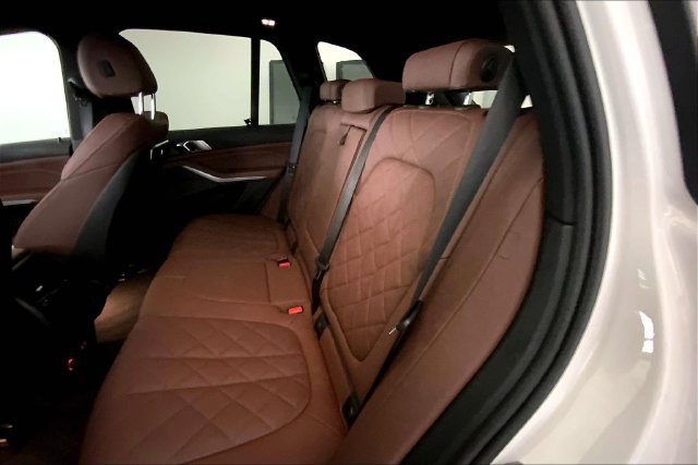 Used 2024 BMW X5 xDrive40i w/ Premium Package AWD/4WD image 12