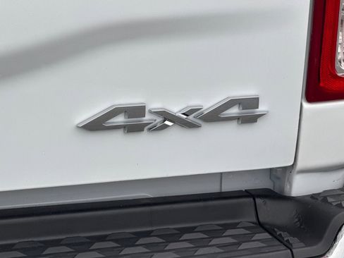 Used 2022 RAM 2500 Tradesman w/ Chrome Appearance Group image 25