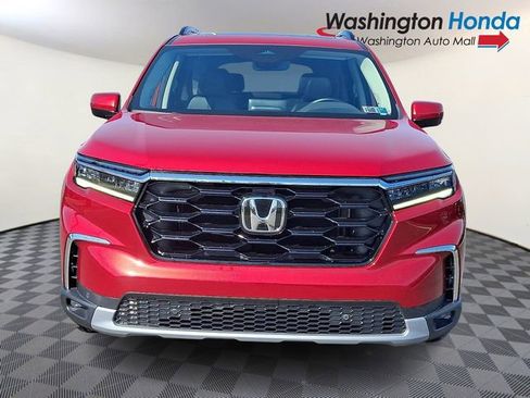Certified 2023 Honda Pilot Touring image 2