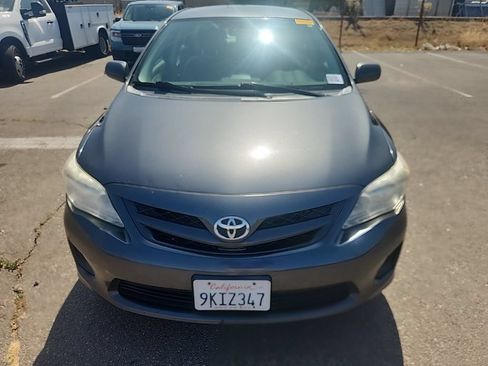 Used 2012 Toyota Corolla LE FWD image 2
