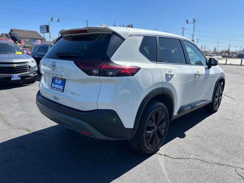 Used 2023 Nissan Rogue SV image 7