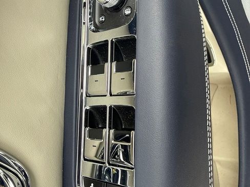 Used 2025 Bentley Bentayga AWD/4WD image 45