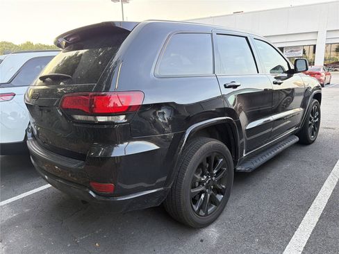 Used 2022 Jeep Grand Cherokee Laredo X AWD/4WD image 4