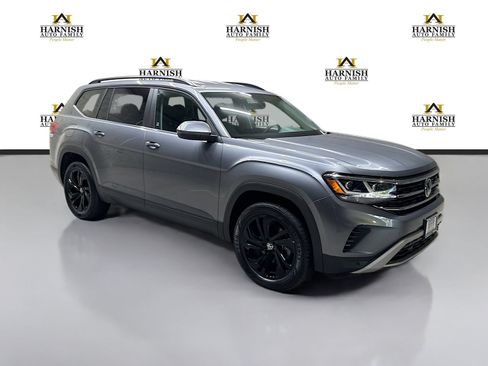 Used 2023 Volkswagen Atlas SE w/ Black Wheel Package AWD/4WD image 3