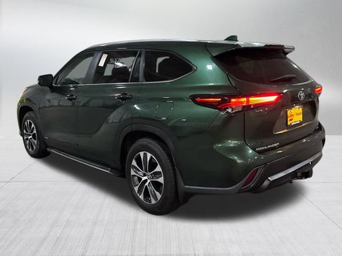Certified 2025 Toyota Highlander XLE AWD/4WD image 4