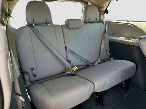 Used 2020 Toyota Sienna XLE w/ XLE Navigation Package image 28