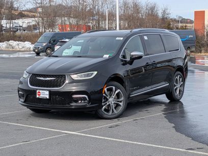 New 2026 Chrysler Pacifica Pinnacle w/ Trailer Tow Group