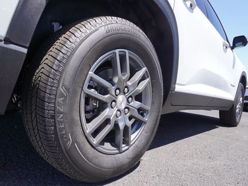 New 2025 GMC Acadia Elevation image 6