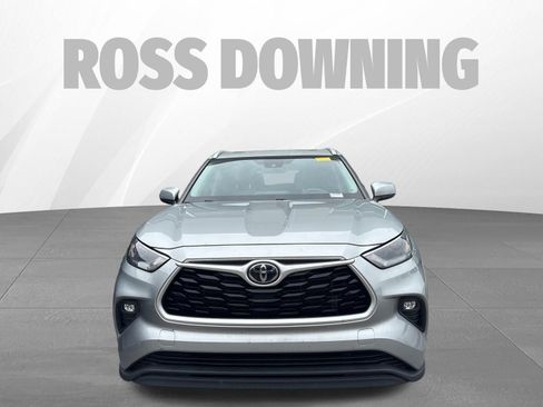 Used 2023 Toyota Highlander XLE image 2