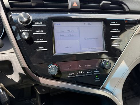 Used 2018 Toyota Camry SE w/ Moonroof Package FWD image 12