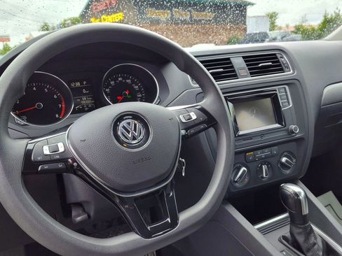 Used 2017 Volkswagen Jetta S w/ Jetta S Cold Weather Package FWD image 13