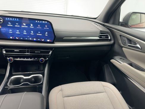 New 2026 Chevrolet Traverse LT image 27