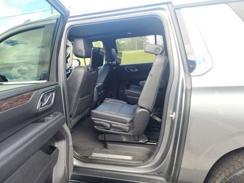 Used 2021 Chevrolet Suburban LT w/ LT Signature Package image 18