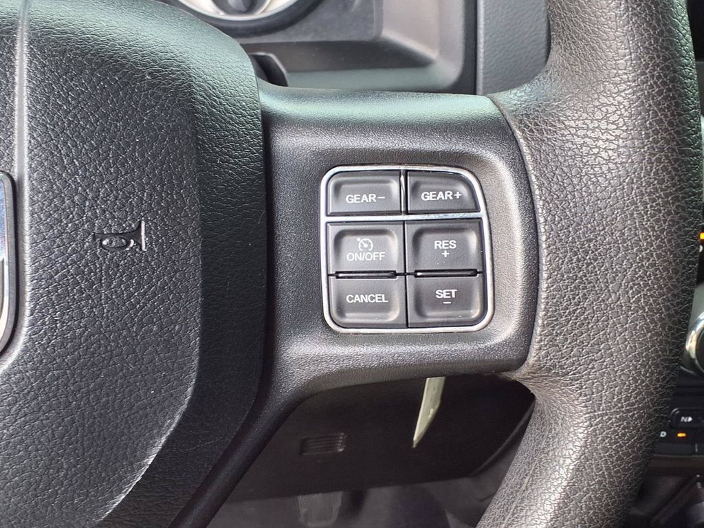 Used 2019 RAM 1500 Classic SLT AWD/4WD image 31