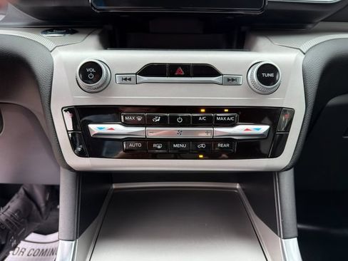 Used 2023 Ford Explorer XLT w/ Equipment Group 202A AWD/4WD image 31