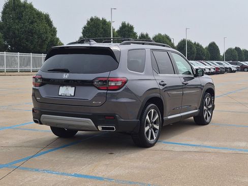 Used 2024 Honda Pilot Elite image 6