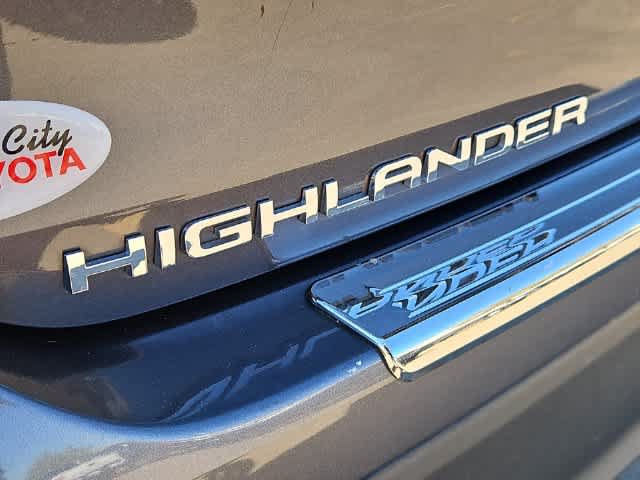 Used 2023 Toyota Highlander L FWD image 11