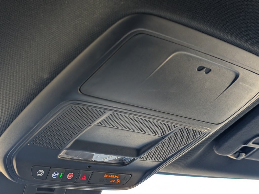 Used 2025 Chevrolet Traverse LT FWD image 19