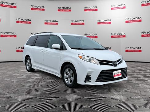 Certified 2020 Toyota Sienna LE image 1