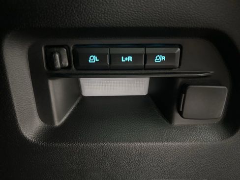 Used 2022 Ford Explorer Platinum w/ Equipment Group 601A AWD/4WD image 40