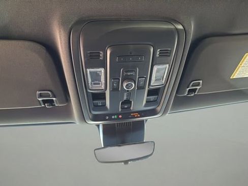 Used 2024 Chevrolet Suburban Premier image 28