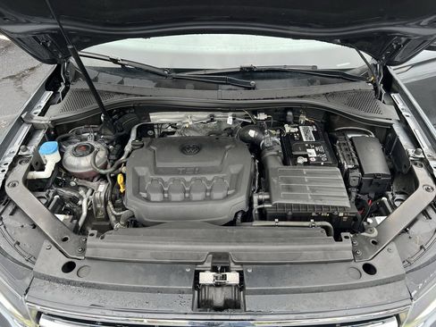 Used 2022 Volkswagen Tiguan SE w/ Panoramic Sunroof Package image 40