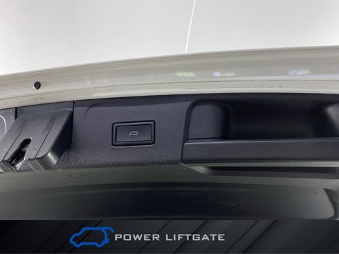 Used 2023 Volkswagen Atlas SE AWD/4WD image 34