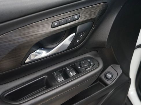 Used 2023 GMC Terrain SLT image 23