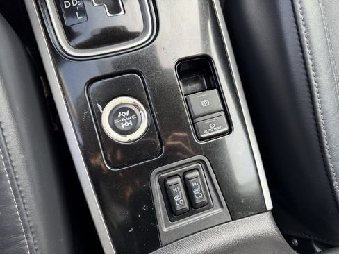 Used 2020 Mitsubishi Outlander SEL image 25