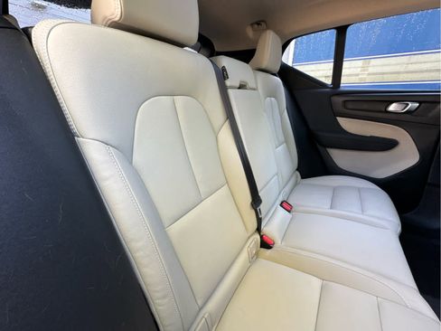 Used 2023 Volvo XC40 B5 Plus w/ Protection Package Premier image 22