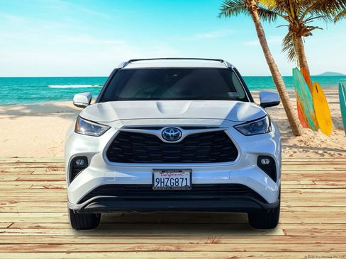 Used 2023 Toyota Highlander XLE image 8