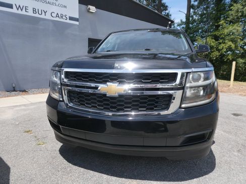 Used 2019 Chevrolet Suburban LT RWD image 2