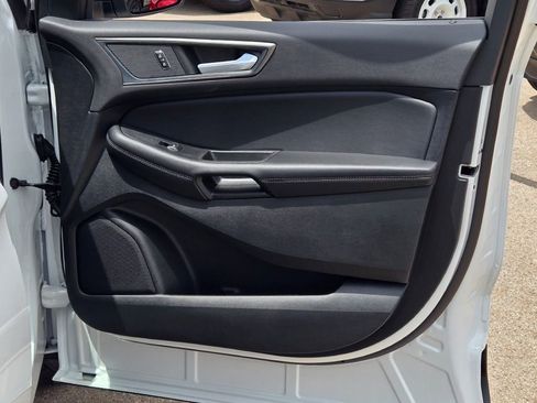 Used 2024 Ford Edge SE image 5