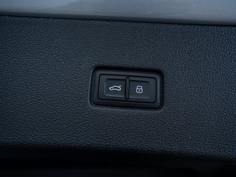 Used 2024 Audi Q8 Premium Plus w/ Premium Plus Package image 56