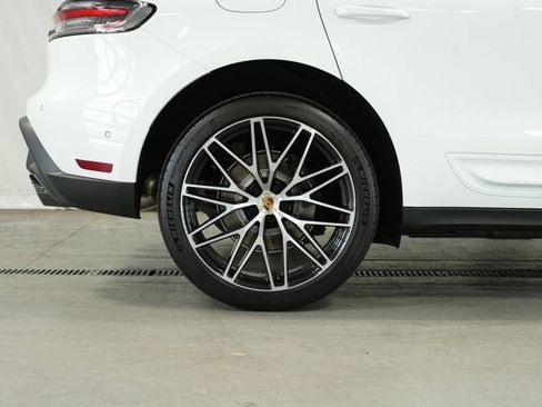 Certified 2025 Porsche Macan AWD/4WD image 40