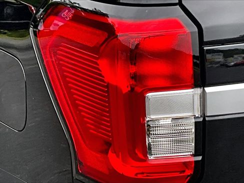Used 2023 Ford Expedition XLT AWD/4WD image 31
