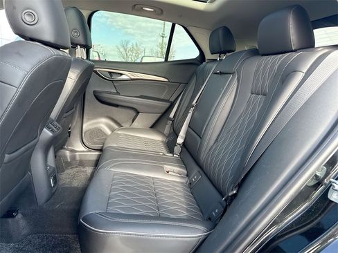 Used 2022 Buick Envision Avenir w/ Technology Package II image 23