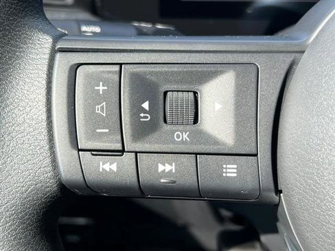 Certified 2025 Nissan Kicks SV image 16