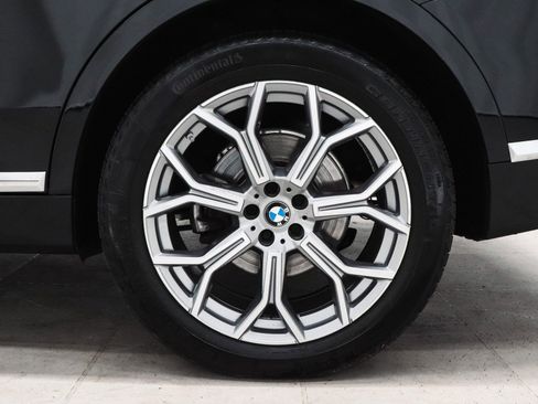 Used 2022 BMW X7 xDrive40i w/ Premium Package image 9