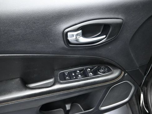 Used 2021 Jeep Compass Latitude FWD image 10