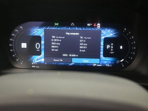 Used 2024 Volvo XC40 B5 Plus AWD/4WD image 12