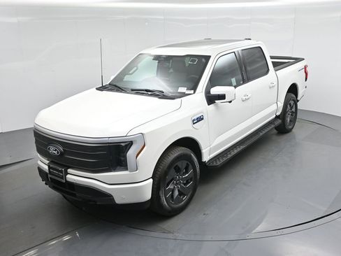 New 2025 Ford F150 Lightning Lariat w/ Max Trailer Tow Package image 38