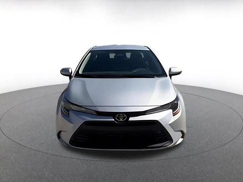 Used 2025 Toyota Corolla LE FWD image 4