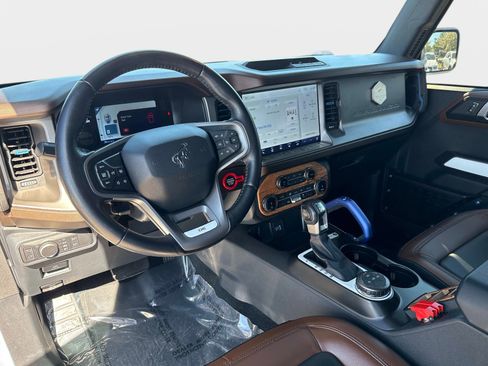 Used 2022 Ford Bronco Outer Banks image 15