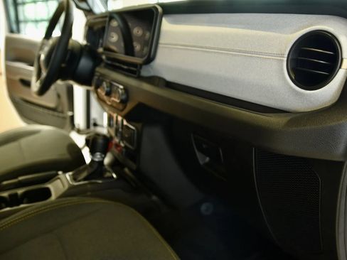 Used 2024 Jeep Wrangler Unlimited AWD/4WD image 26