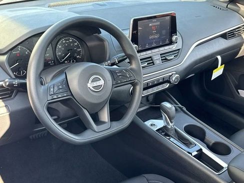 Used 2025 Nissan Altima 2.5 S image 27